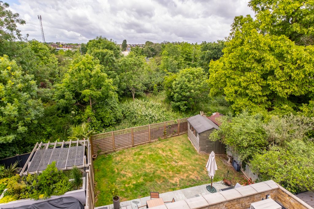 Property photo 3 of 32