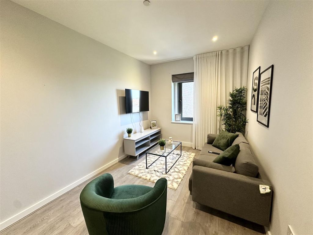 Property photo 3 of 7 Open Plan Lounge