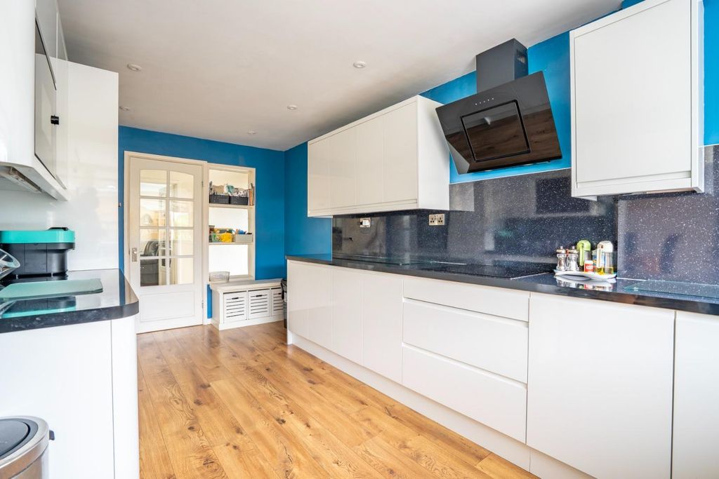 Property photo 2 of 19 Kitchen