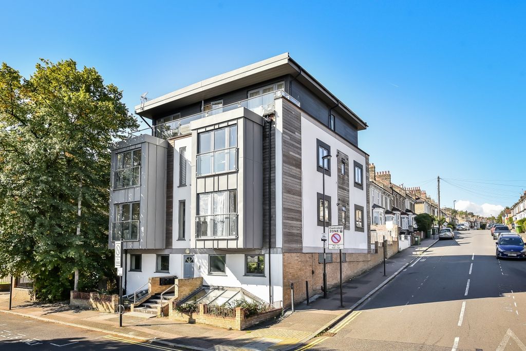 Property photo 3 of 17 369726 (1)