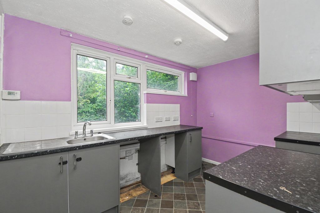 Property photo 2 of 17 20 Lydbury, Bracknell, Berkshire, Rg12 9Hh
