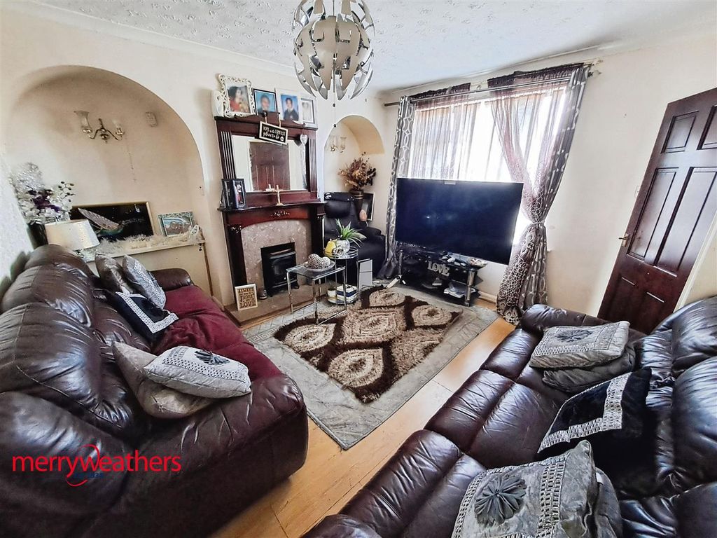 Property photo 2 of 8 Lounge