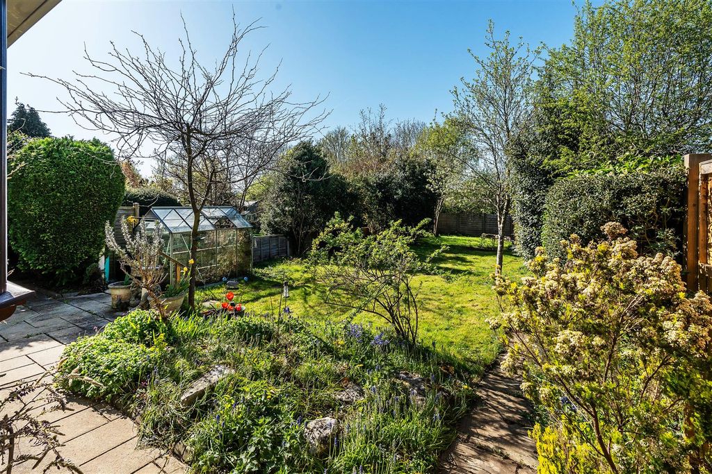 Property photo 2 of 23 28-Randalls-Road-2.Jpg