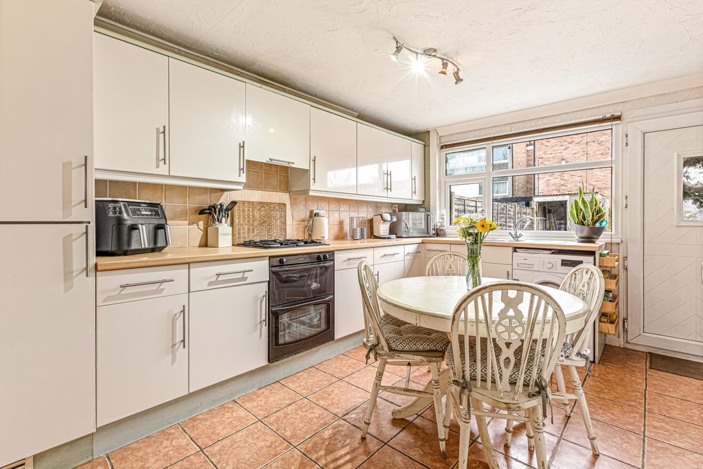 Property photo 2 of 14 Kitchen Diner