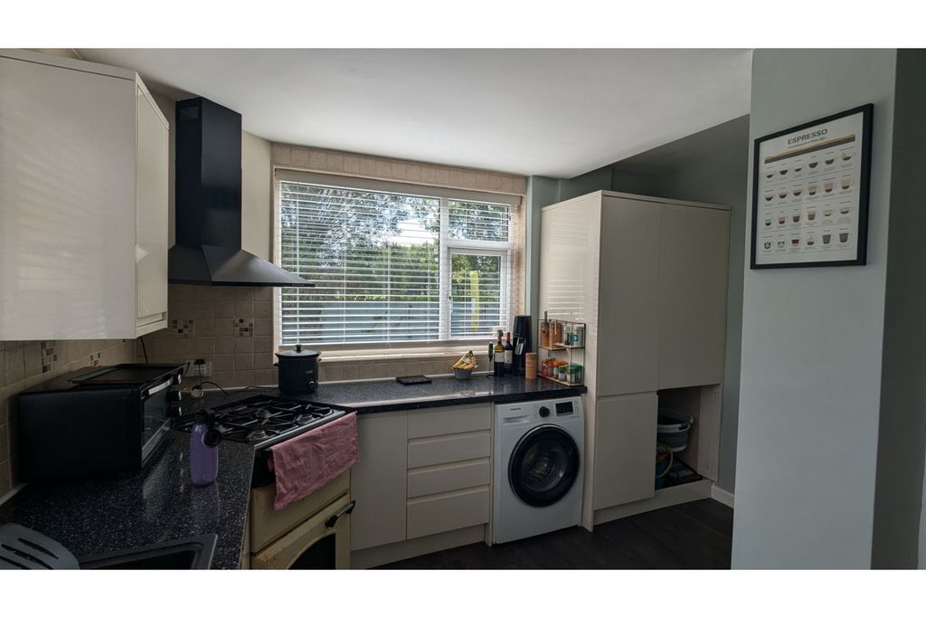 Property photo 3 of 14 Kitchen