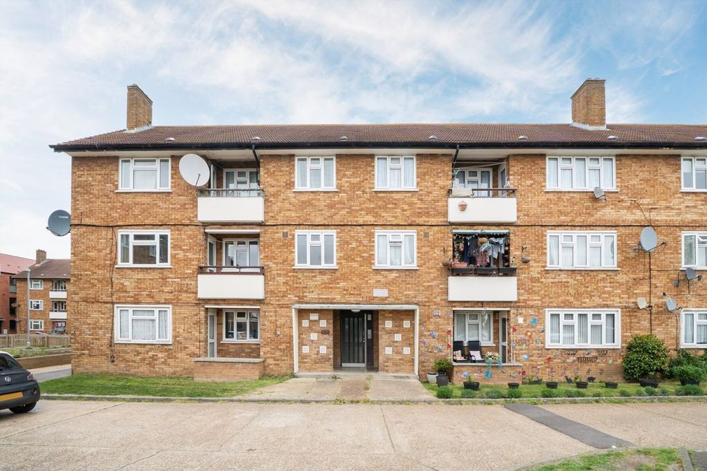 Property photo 1 of 8