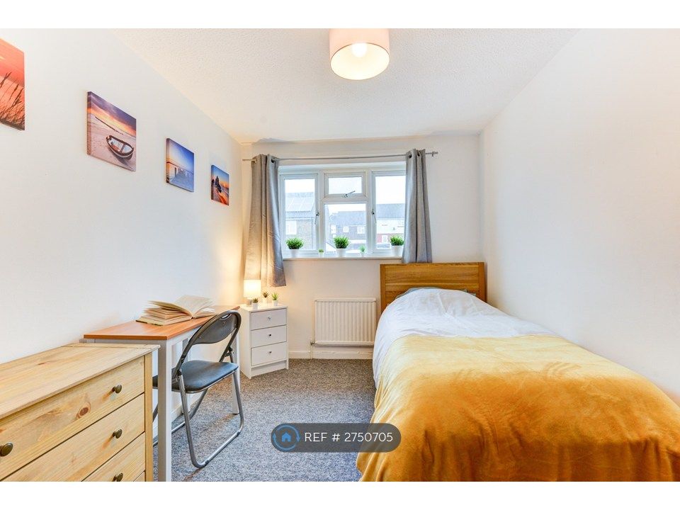 Property photo 1 of 19 Bedroom 2