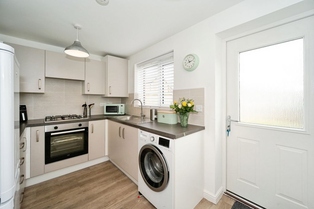 Property photo 2 of 15 Kitchen