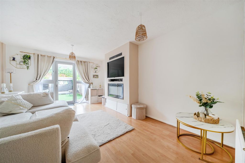 Property photo 3 of 9 1374969-4-69034564E71F9.Jpg