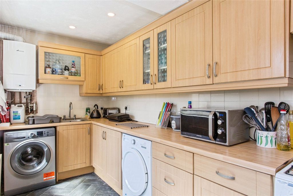 Property photo 3 of 16 Kitchen