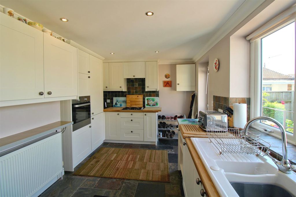 Property photo 2 of 22 Kitchen