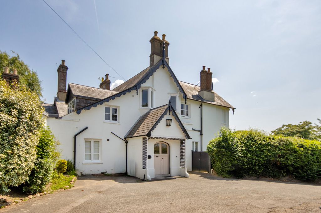 Property photo 1 of 20 3A Nevill Park