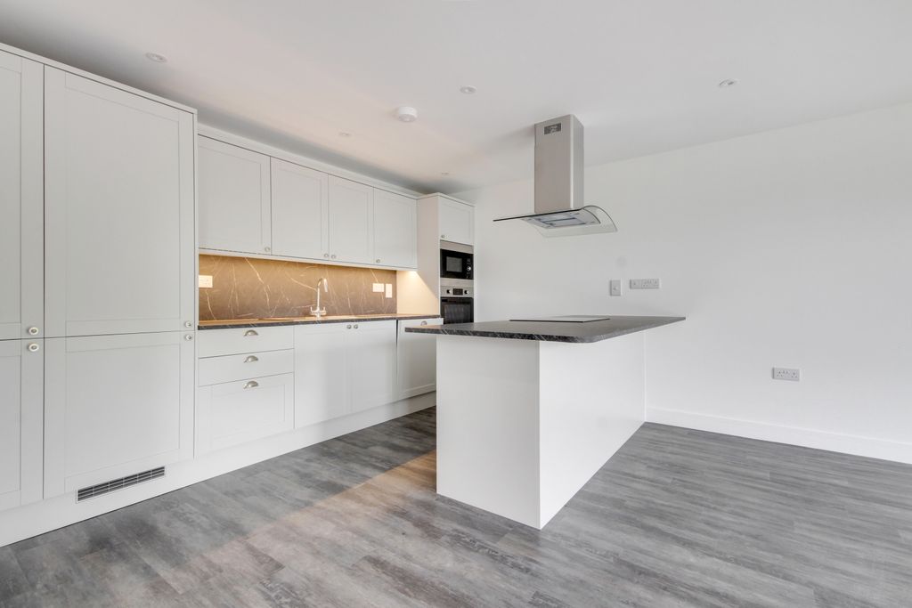 Property photo 2 of 14 Img_3981-Img_3983