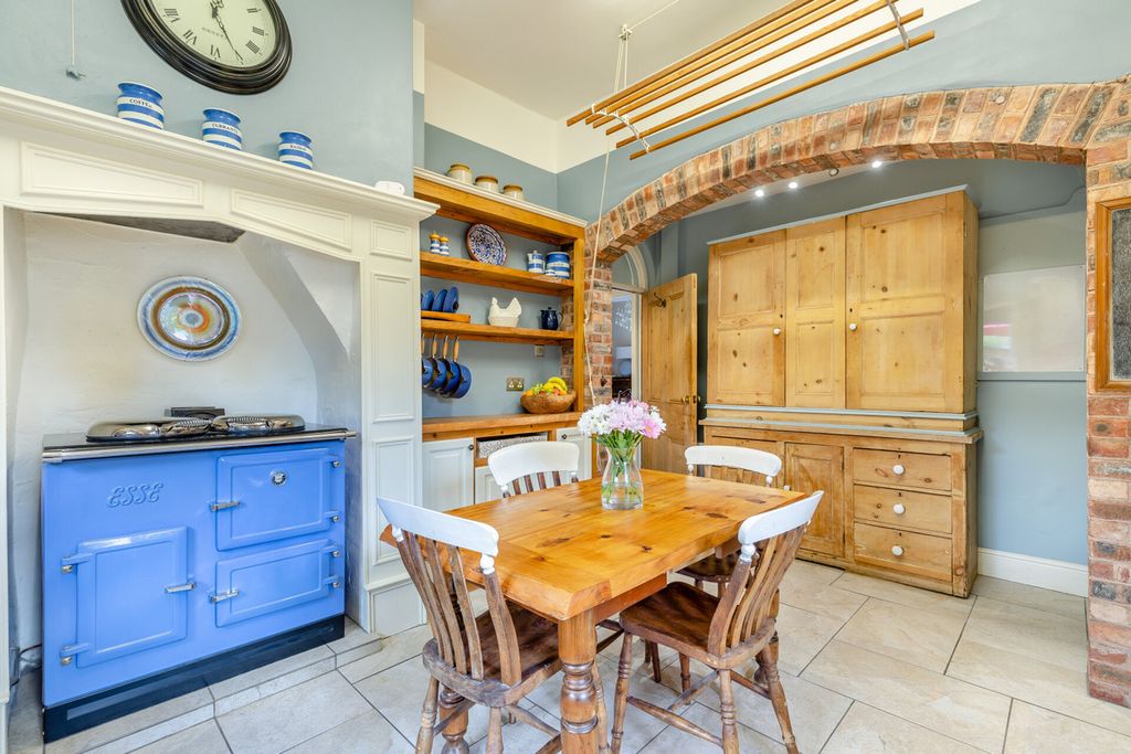 Property photo 1 of 28