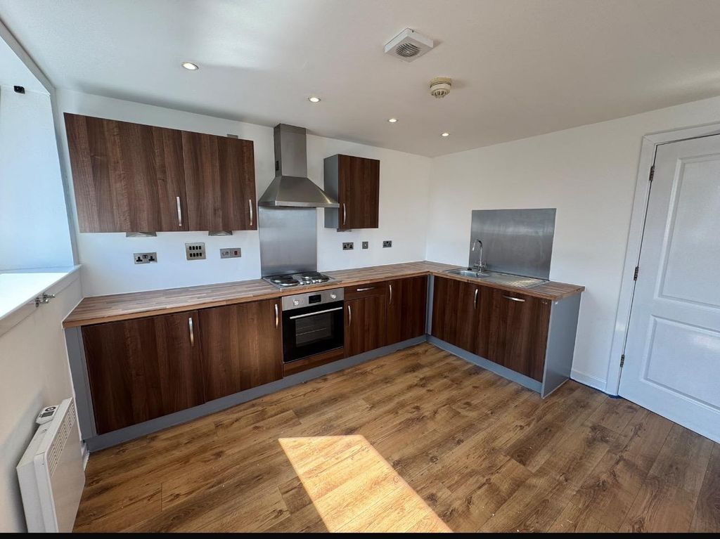 Property photo 3 of 7 Kitchen - Heysmoor Heights.Jpeg