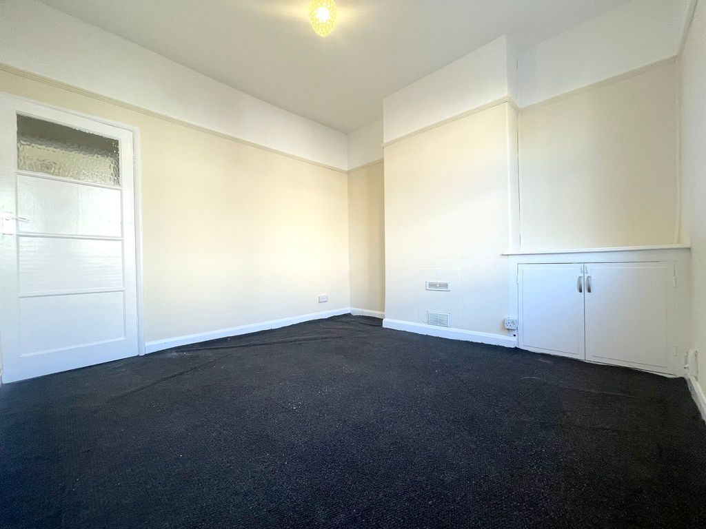 Property photo 2 of 13 Lounge