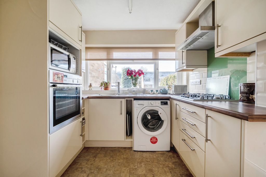 Property photo 3 of 18 1395517-12-695d04...