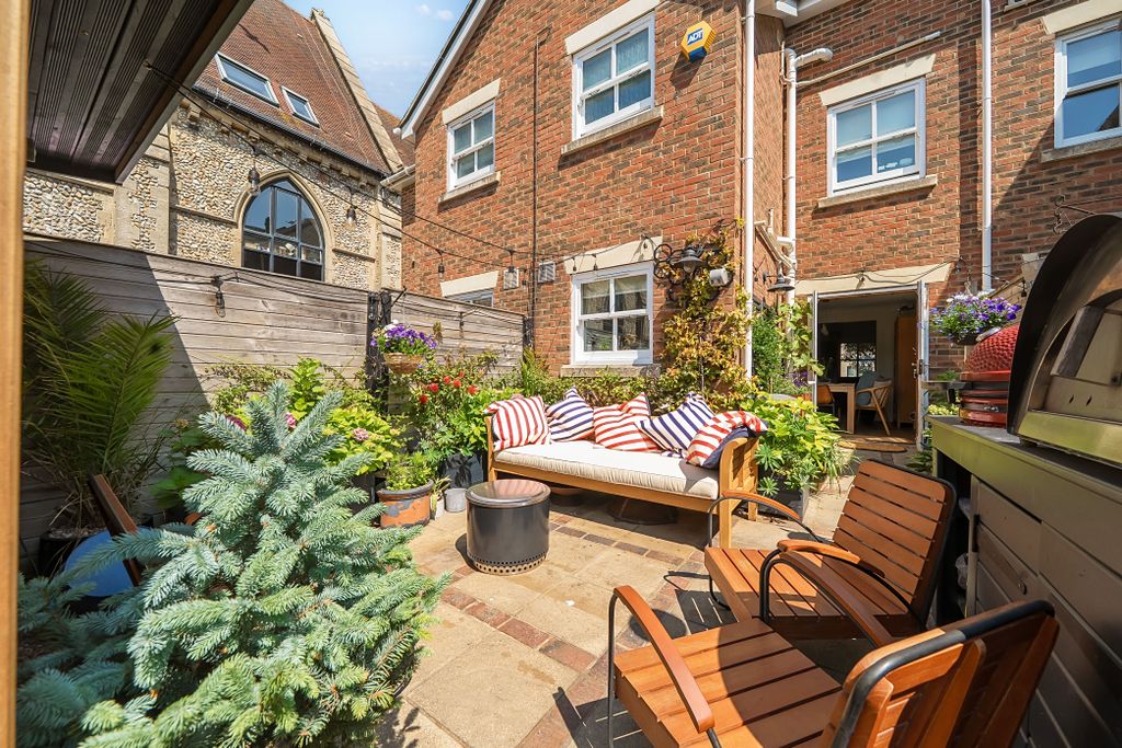 Property photo 2 of 14