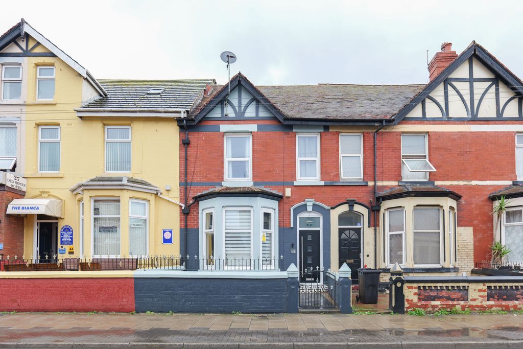 Property photo 1 of 32