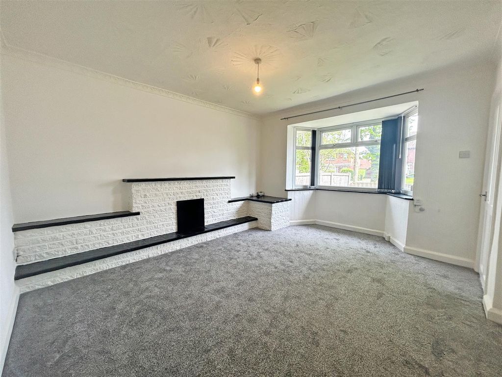 Property photo 3 of 14 Living Room