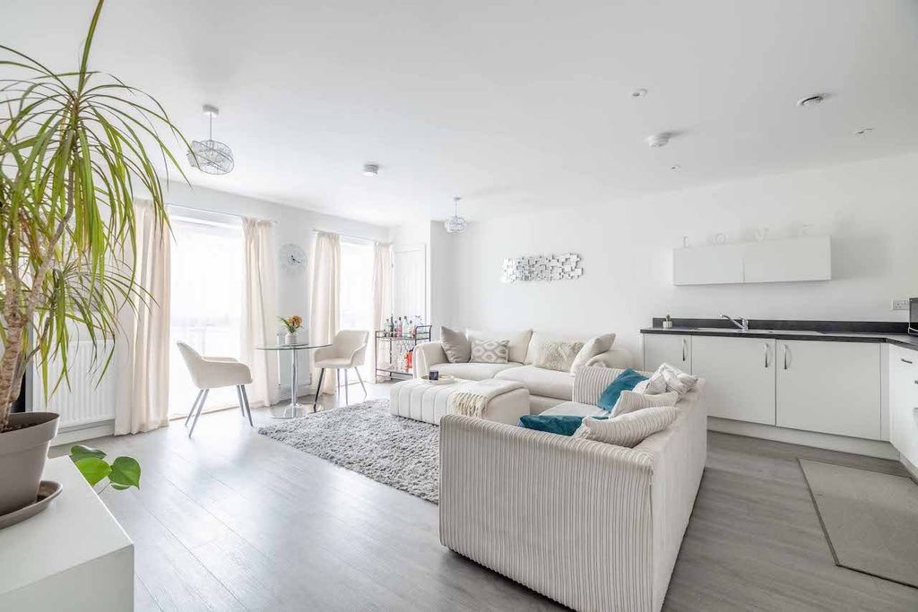 Property photo 3 of 9