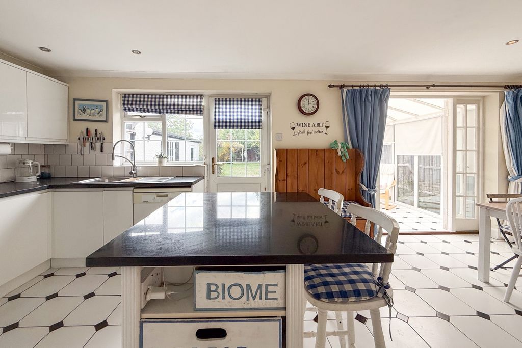 Property photo 3 of 24 5551835