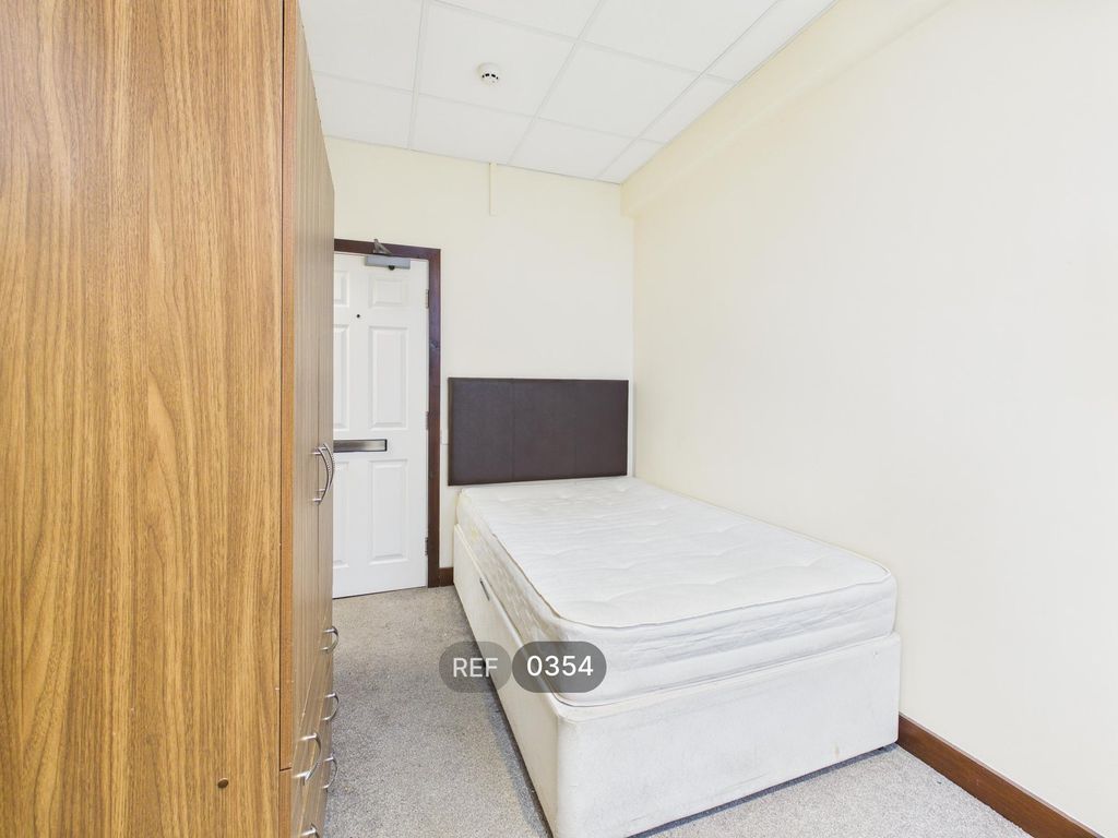 Property photo 1 of 9 Bedroom