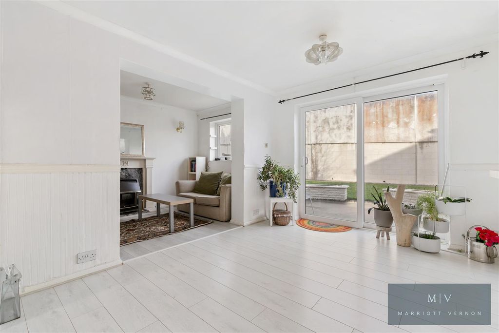 Property photo 3 of 16 Sutton Gardens 11 MV-8.Jpg