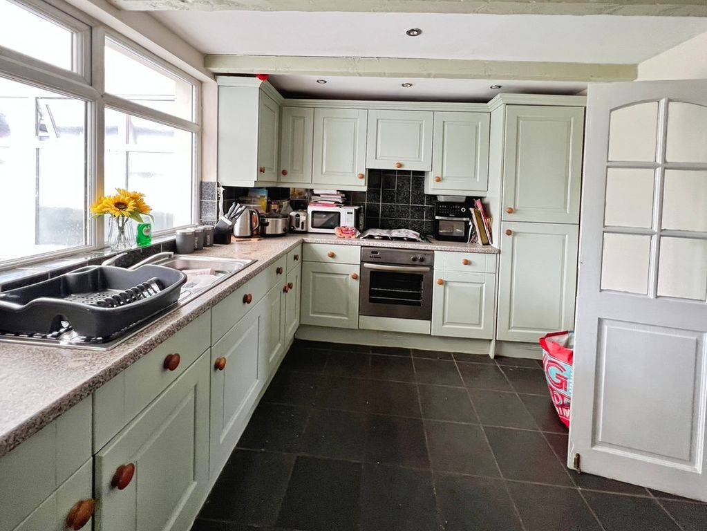 Property photo 3 of 16 Kitchen