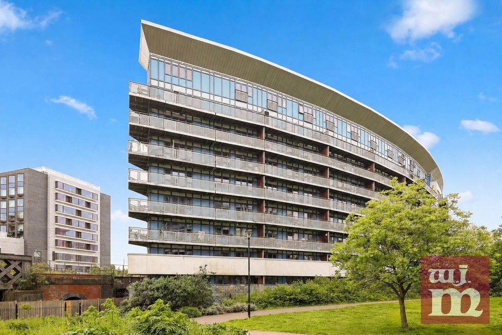Property photo 1 of 9 Leamore Court