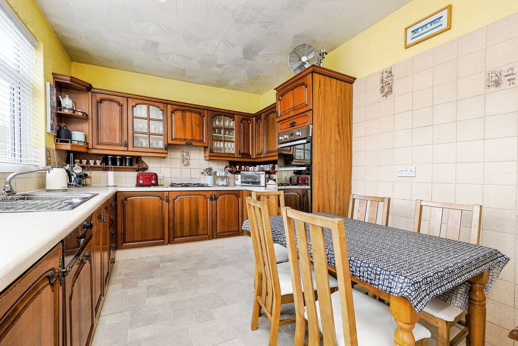 Property photo 3 of 21 Photo