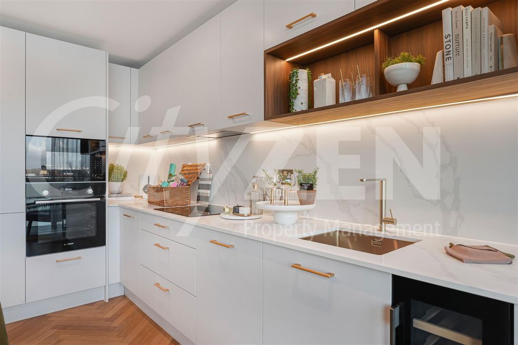 Property photo 3 of 31 Kitchen