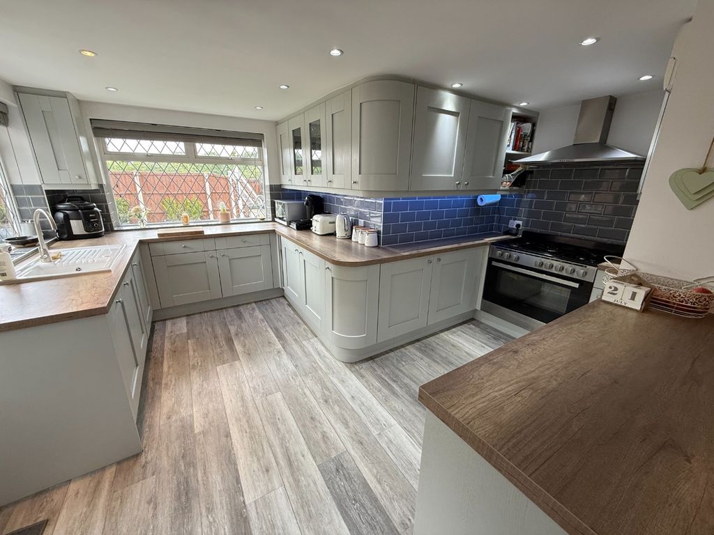 Property photo 2 of 21 5241281
