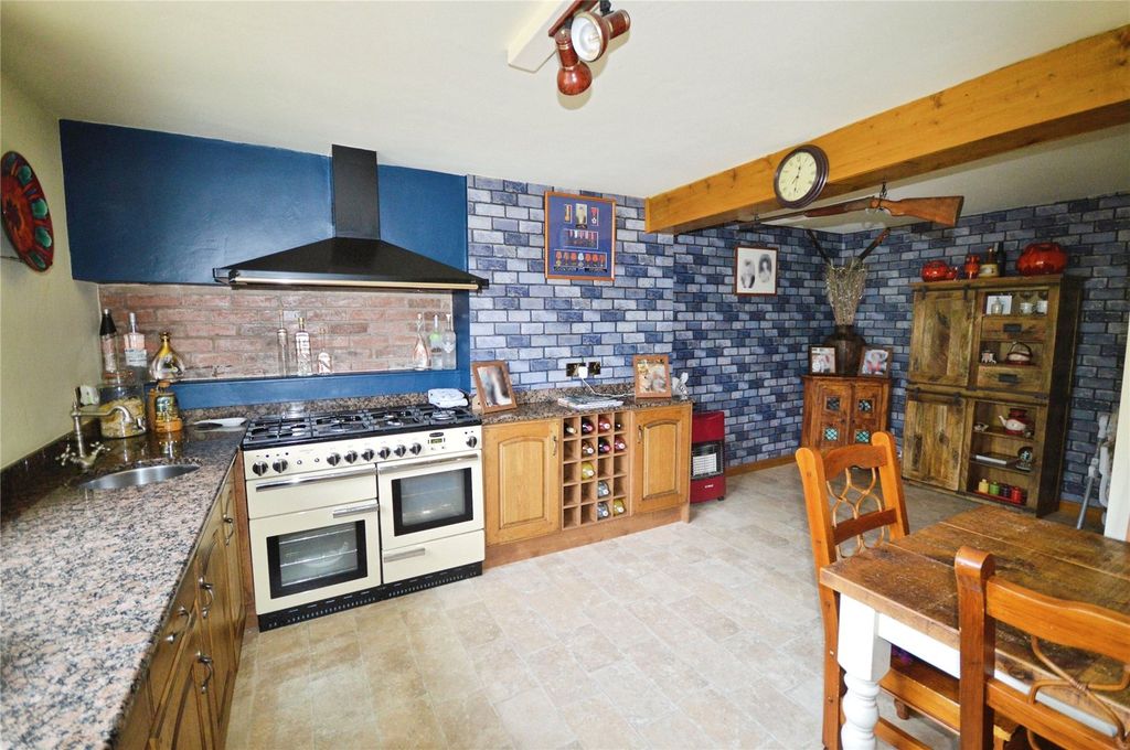 Property photo 2 of 23 Kitchen/Dining Room