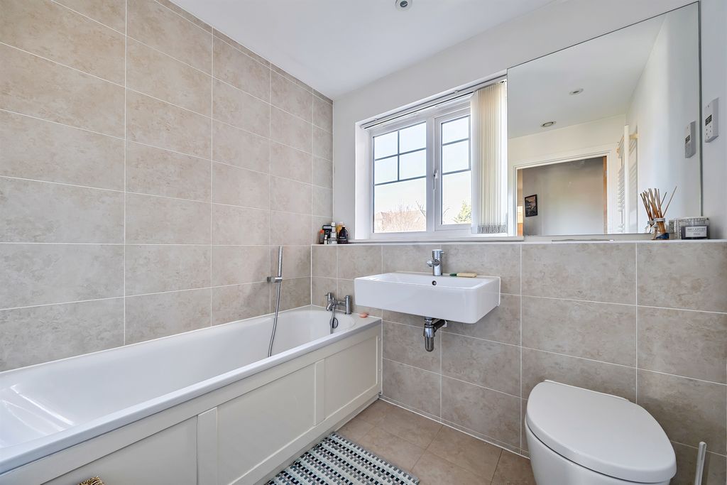 Additional image 12 of 2 bed flat for saleFoxglove Drive, Maidenhead SL6