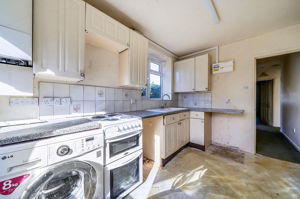 Property photo 3 of 12