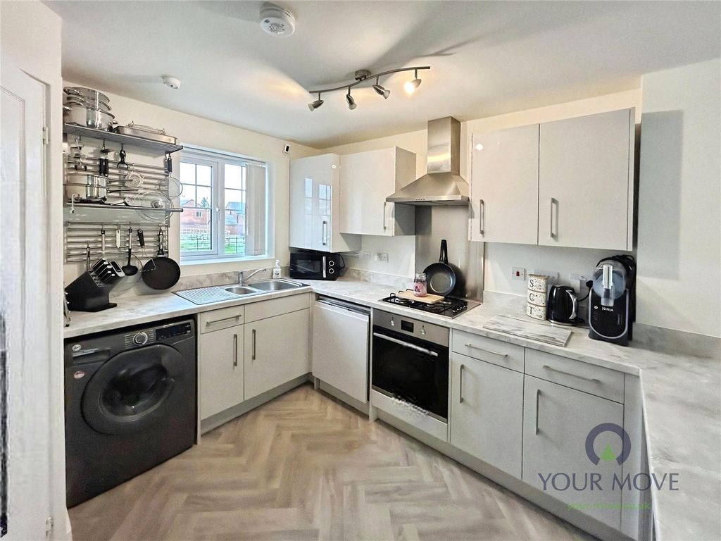 Property photo 3 of 10 Kitchen Area