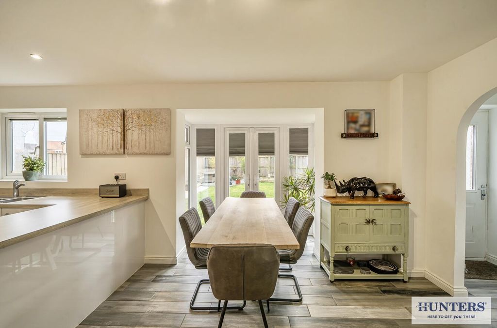Property photo 3 of 21 d73386Fa-5Ddb-42A9-Ac51-Bfe3E4F0553d.Jpg