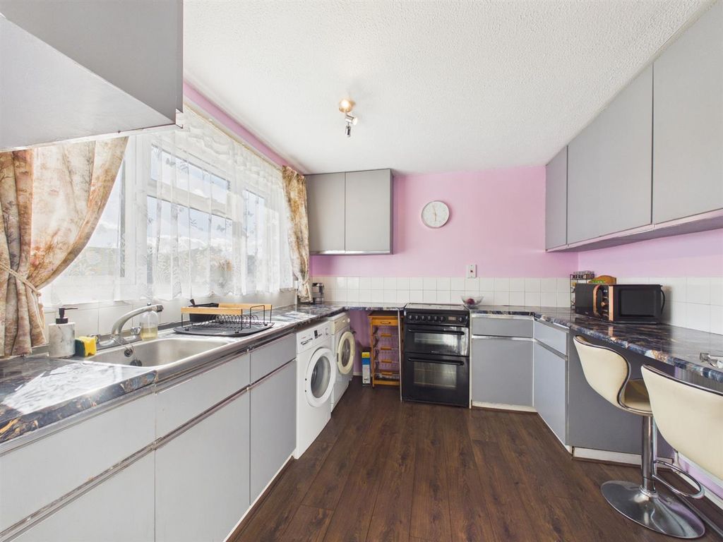 Property photo 3 of 11 Cam02435G0-Pr0305-Still003.Jpg