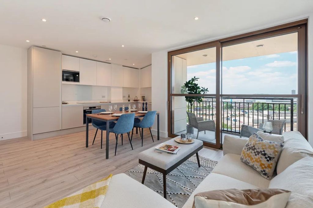 Property photo 1 of 12 Balcony