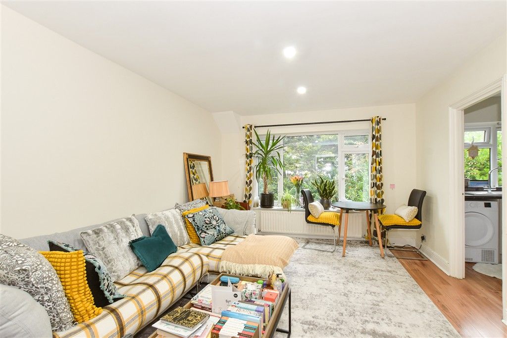 Property photo 2 of 7 Lounge