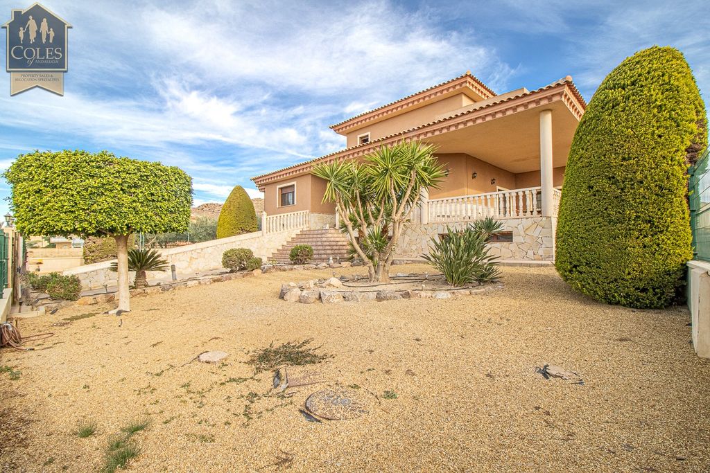 Property photo 2 of 36