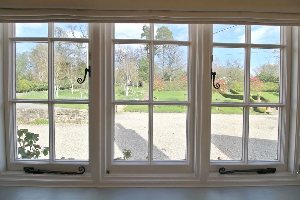 Property photo 3 of 20 Views