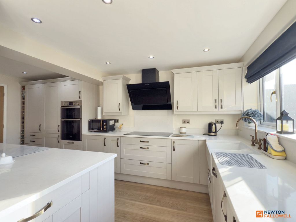 Property photo 2 of 32