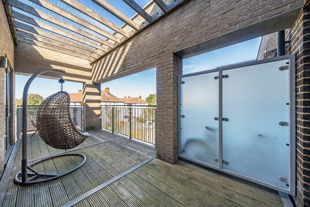 Property photo 3 of 7 Picture No. 11