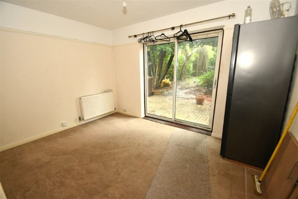 Property photo 3 of 10 Living Room