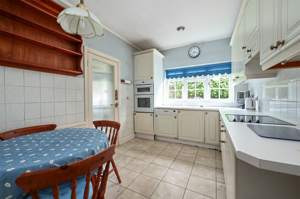 Property photo 3 of 16 Picture No. 11