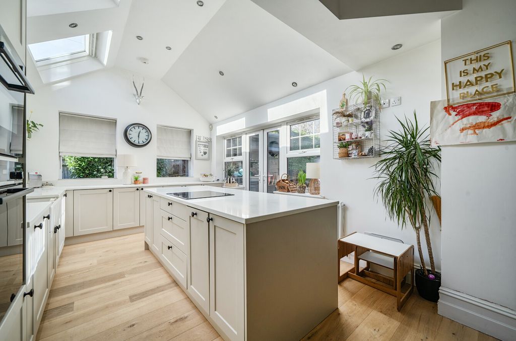 Property photo 3 of 17 1405059-5-697A174...