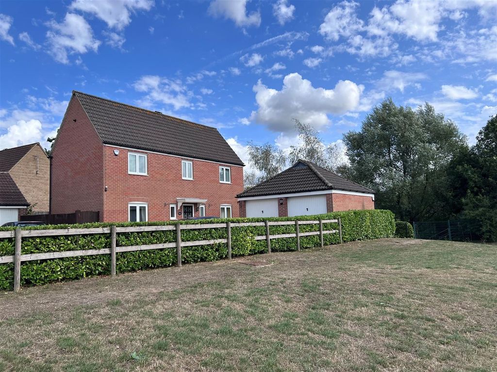 Property photo 1 of 17 Front Chaffinch.Jpg
