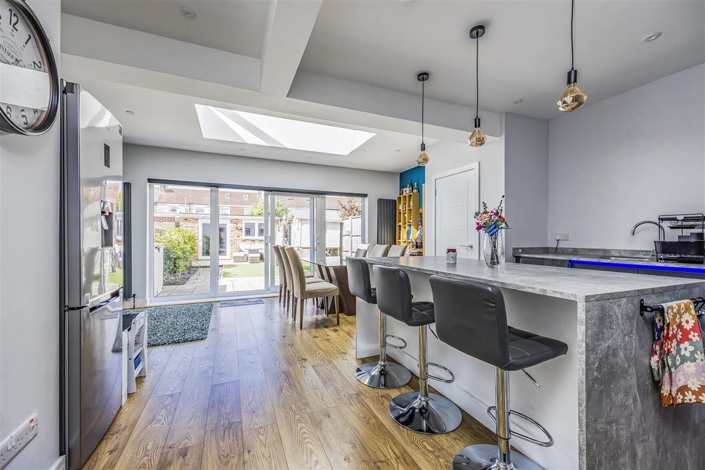 Property photo 2 of 22 26 Ascot Road, Baffins-Porticomarketing-Soldby-21.